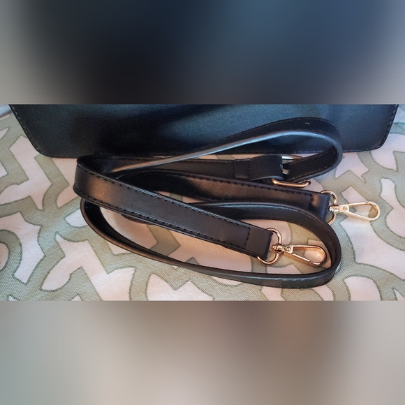 Badgley Mischka Black Vegan Leather Handbag With BM Card Holder. - Picture 8 of 12